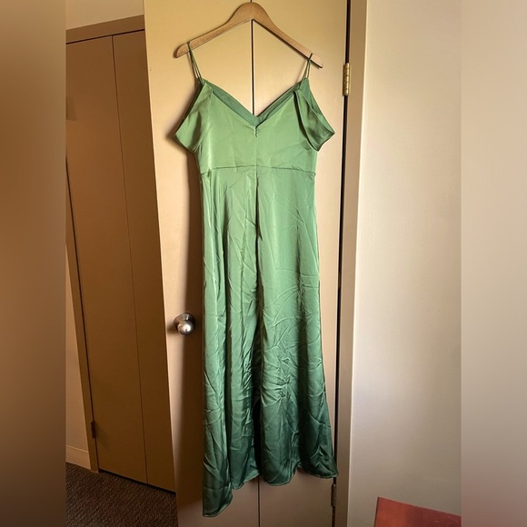 VOW’D Vneck Off the Shoulder Detail Silky Satin Material Bridesmaid Prom Dress - Picture 4 of 5